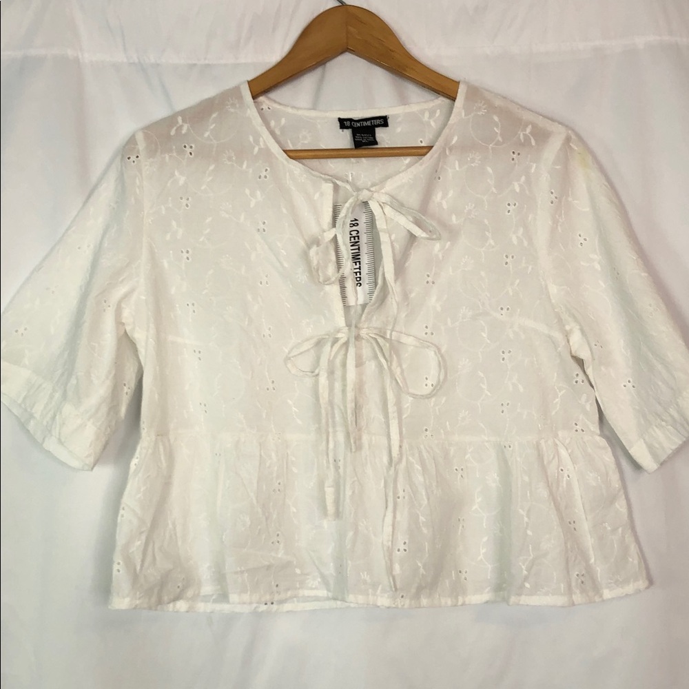 18 Centimeters White Eyelet Short Sleeve Blouse  Size XL